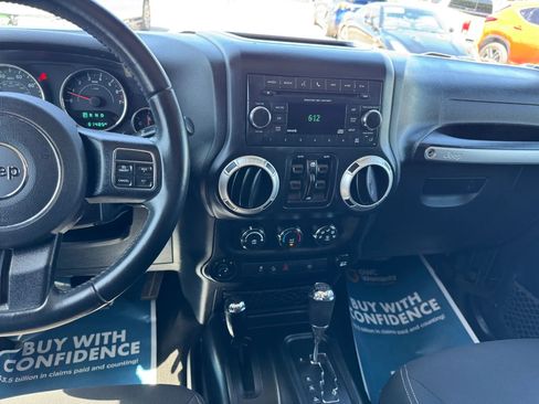 Used 2018 Jeep Wrangler Unlimited Rubicon w/ Connectivity Group image 20