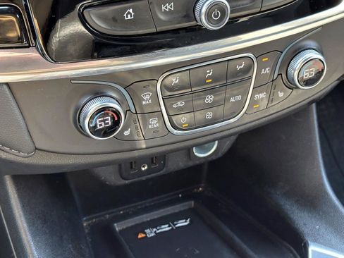 Certified 2023 Chevrolet Traverse LT image 24