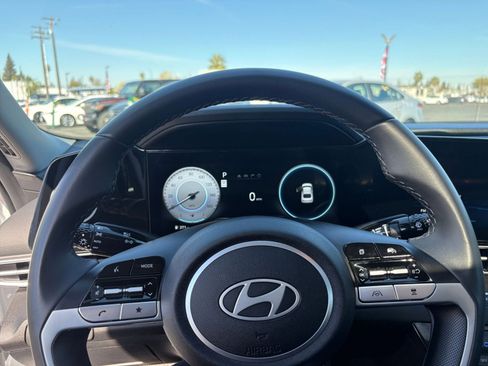 Used 2025 Hyundai Elantra SEL image 28