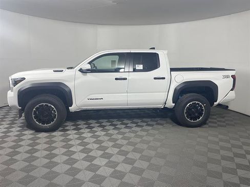 New 2026 Toyota Tacoma TRD Off-Road w/ TRD Off Road Upgrade Package AWD/4WD image 4