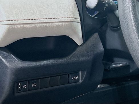 Used 2020 Toyota RAV4 XLE w/ Convenience Package FWD image 8
