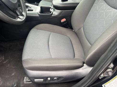 Used 2025 Toyota RAV4 XLE AWD/4WD image 10