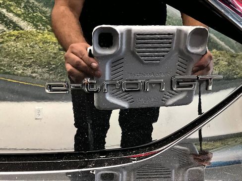 Used 2022 Audi RS e-tron GT image 10