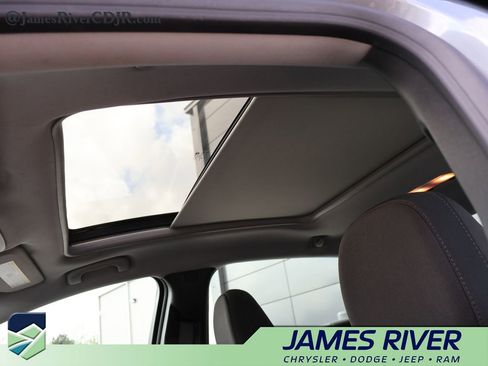 Used 2023 Chevrolet Malibu LT FWD image 25
