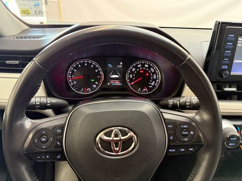 Used 2019 Toyota RAV4 XLE Premium image 13