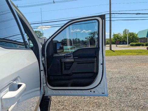 Used 2017 Ford F150 XLT w/ Equipment Group 302A Luxury AWD/4WD image 13