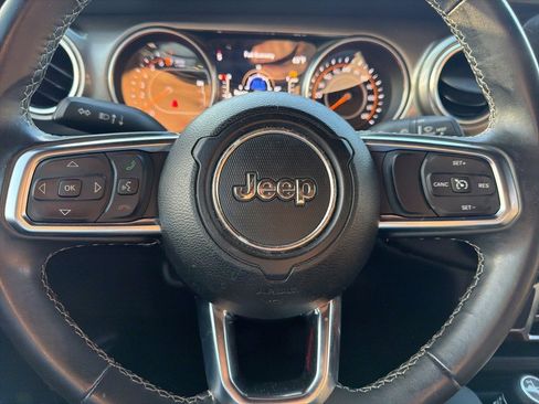 Used 2018 Jeep Wrangler Unlimited Sahara image 11