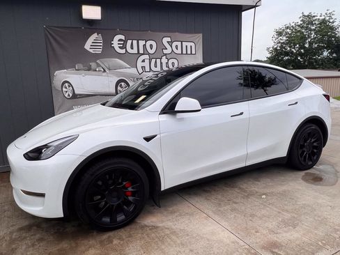 Used 2023 Tesla Model Y Long Range AWD/4WD image 29