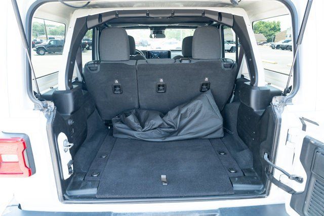 Certified 2025 Jeep Wrangler Unlimited Sahara AWD/4WD image 36