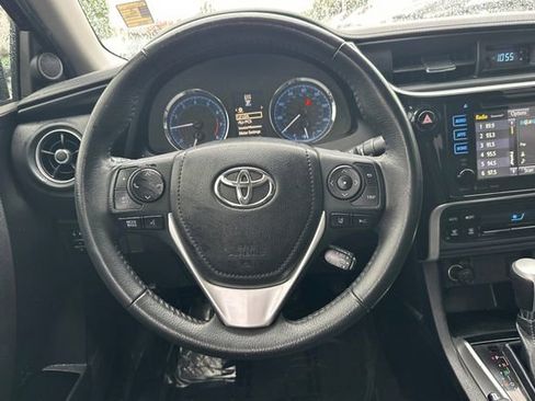 Used 2018 Toyota Corolla SE w/ SE Premium Package image 16