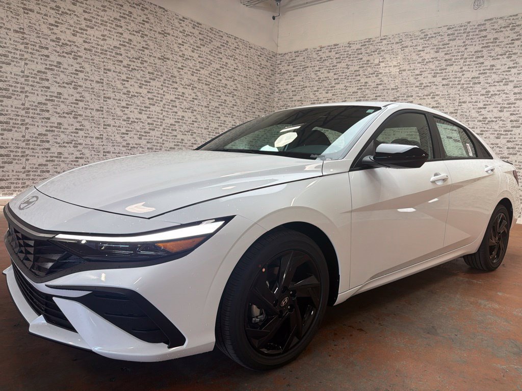 New 2026 Hyundai Elantra SEL Sport FWD image 3