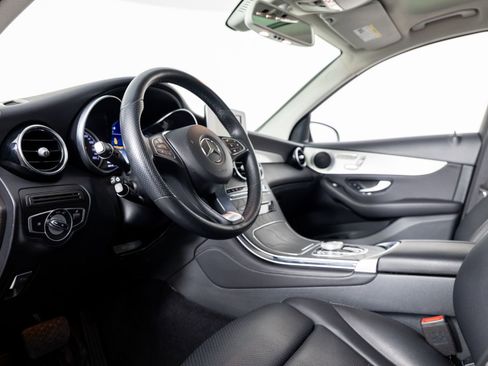 Used 2019 Mercedes-Benz GLC 300 4MATIC w/ Premium Package image 14