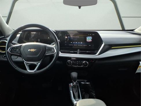 Certified 2024 Chevrolet Trax LT w/ Driver Confidence Package image 11