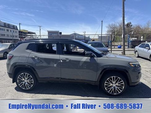 Used 2022 Jeep Compass Limited w/ Elite Group AWD/4WD image 3