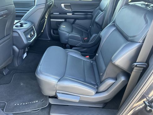 Used 2025 Ford Expedition Max Platinum w/ Stealth Performance Package image 23