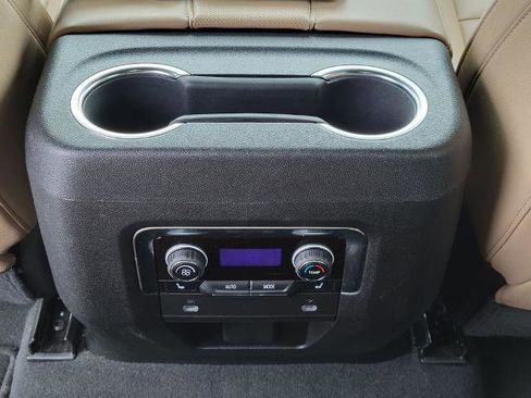 Used 2024 Chevrolet Suburban Premier image 16