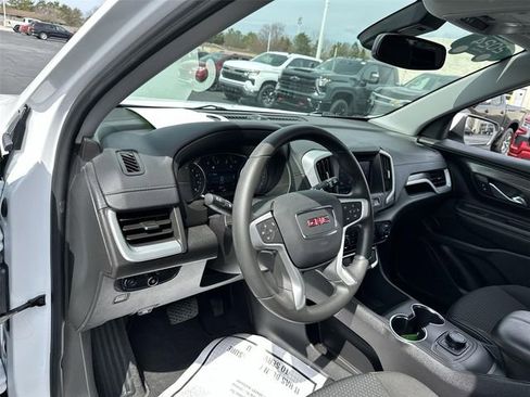 Used 2024 GMC Terrain SLE FWD image 10