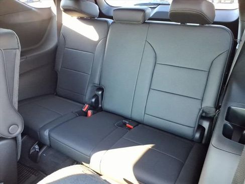 New 2026 Chevrolet Traverse High Country w/ LPO, Floor Liner Package AWD/4WD image 9