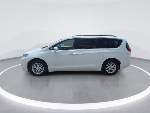 Used 2022 Chrysler Pacifica Touring-L FWD image 5