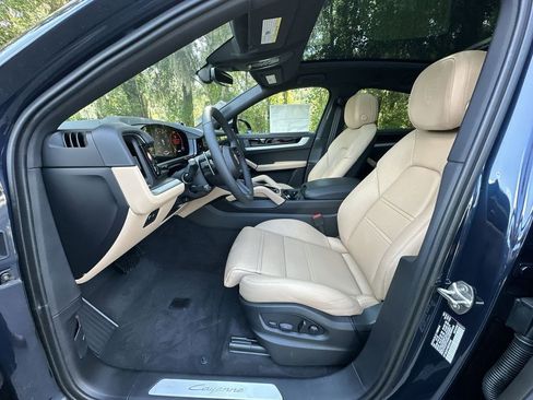 New 2025 Porsche Cayenne Coupe image 15
