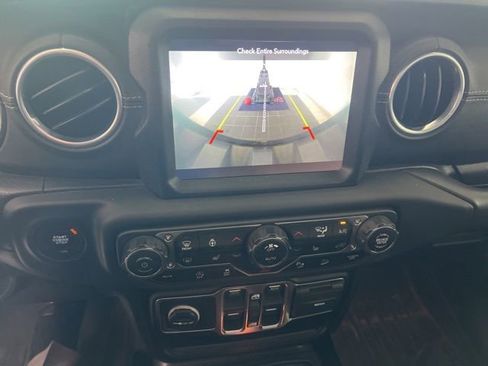 Used 2018 Jeep Wrangler Unlimited Sahara AWD/4WD image 22