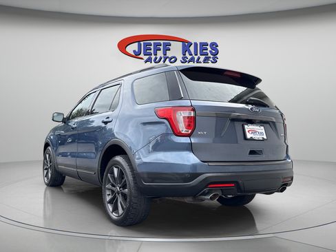 Used 2018 Ford Explorer XLT w/ Equipment Group 202A image 5