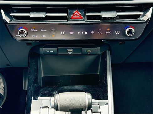 Used 2023 Kia Niro LX image 15