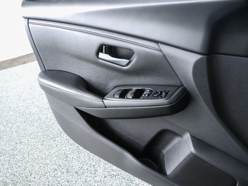 Used 2025 Nissan Sentra SV FWD image 21