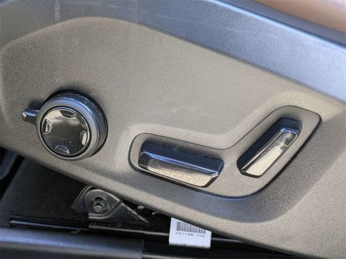 Certified 2023 Volvo XC60 B5 Ultimate w/ Protection Package Premier image 21