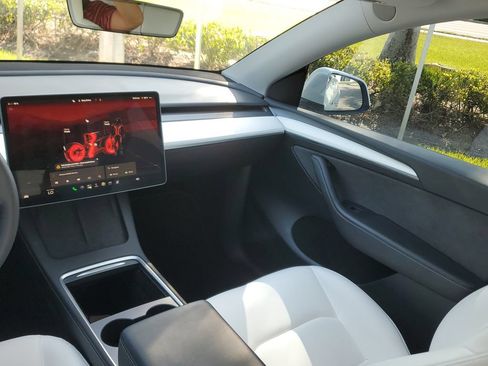 Used 2024 Tesla Model Y Long Range RWD image 20