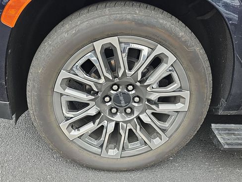 Certified 2023 GMC Yukon Denali Ultimate image 13