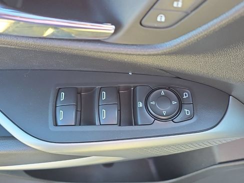 Used 2024 Chevrolet Trax RS FWD image 21