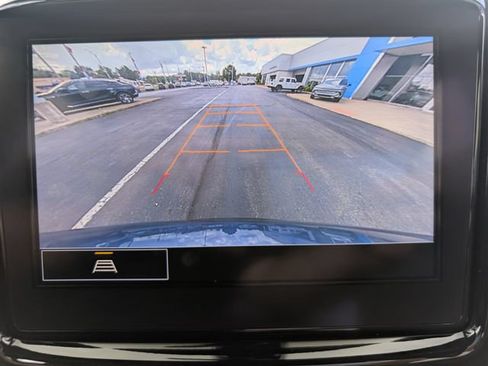 Used 2023 Chevrolet Traverse LT FWD image 25