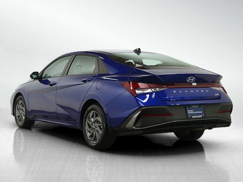 Certified 2025 Hyundai Elantra Blue image 3