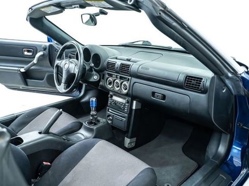 Used 2001 Toyota MR2 image 25