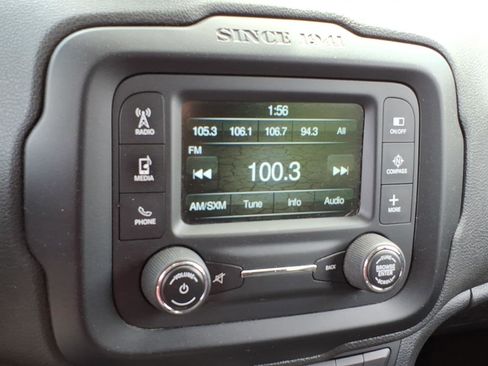Used 2015 Jeep Renegade Latitude AWD/4WD image 12