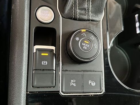 Certified 2023 Volkswagen Atlas SEL Premium image 40