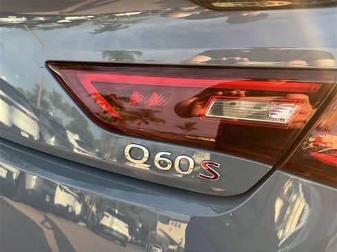 Used 2022 INFINITI Q60 Red Sport 400 w/ Carbon Fiber Package image 32