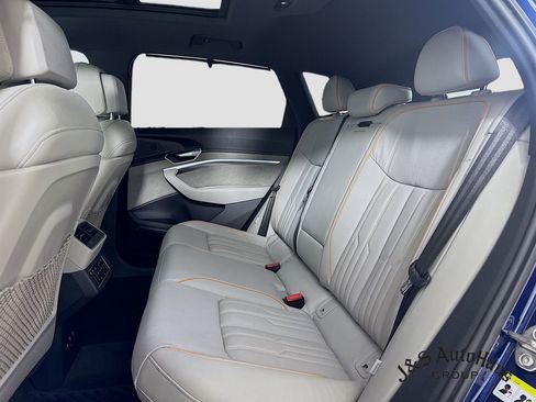 Used 2022 Audi e-tron Chronos w/ Chronos Package image 28
