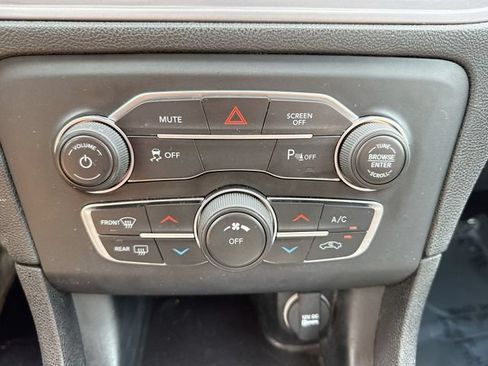 Used 2023 Dodge Charger SXT RWD image 18