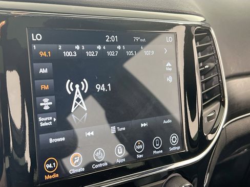 Used 2022 Jeep Grand Cherokee Limited image 15