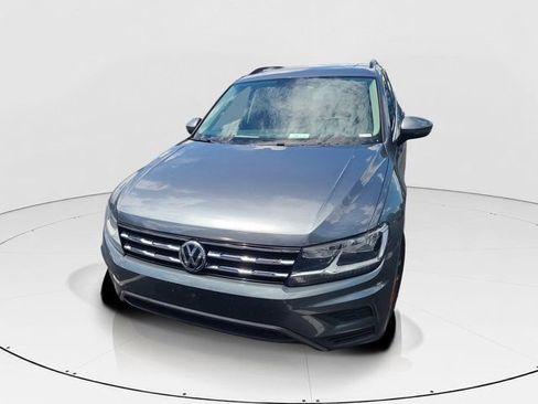 Used 2021 Volkswagen Tiguan SE w/ Panoramic Sunroof Package FWD image 2