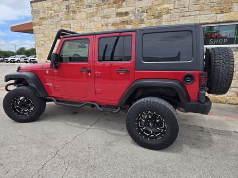Used 2012 Jeep Wrangler Unlimited Sport AWD/4WD image 3