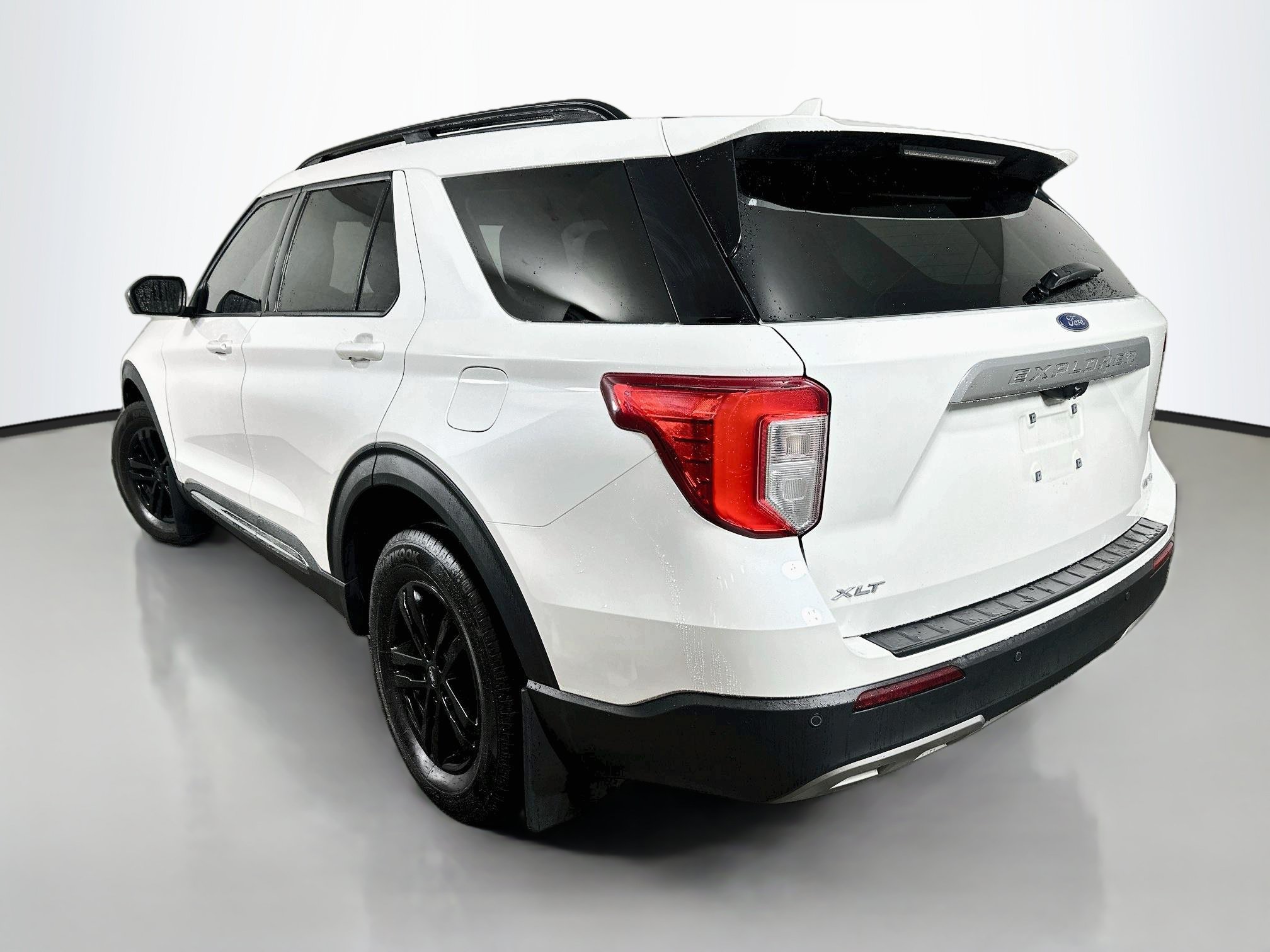 Used 2023 Ford Explorer XLT w/ Equipment Group 202A AWD/4WD image 5