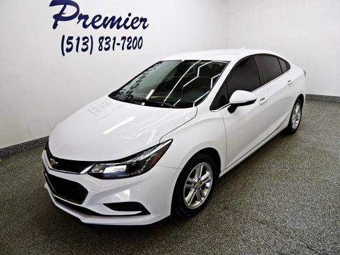 Used 2017 Chevrolet Cruze LT w/ Convenience Package image 1