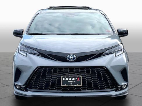 Used 2025 Toyota Sienna XSE w/ XSE Plus Package AWD/4WD image 4