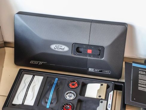 Used 2017 Ford GT RWD image 63