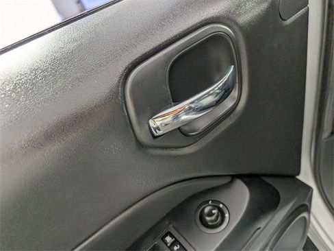 Used 2017 Jeep Patriot Latitude image 19