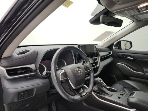 Certified 2023 Toyota Highlander XLE image 13