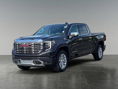 Used 2023 GMC Sierra 1500 Denali w/ Technology Package AWD/4WD image 3
